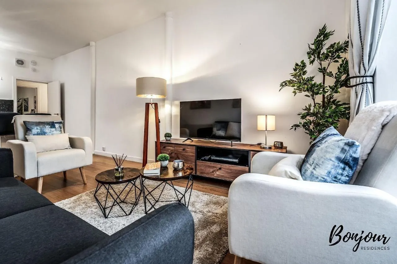 Cosy Grassmarket 2Br-1Ba - Newly Decorated! By Bonjour Residences Edinburgh 0*,  United Kingdom