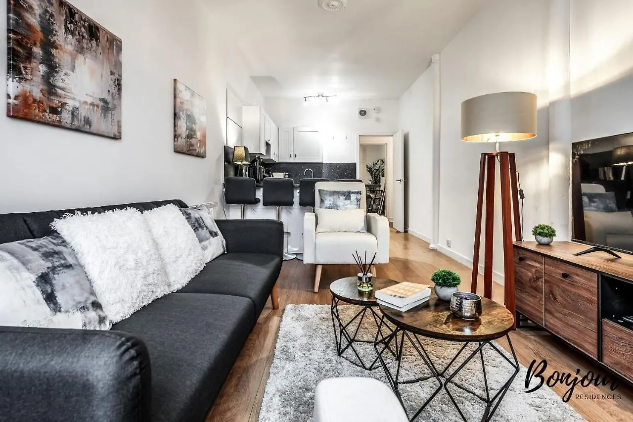 Cosy Grassmarket 2Br-1Ba - Newly Decorated! By Bonjour Residences Edinburgh 0*,  United Kingdom