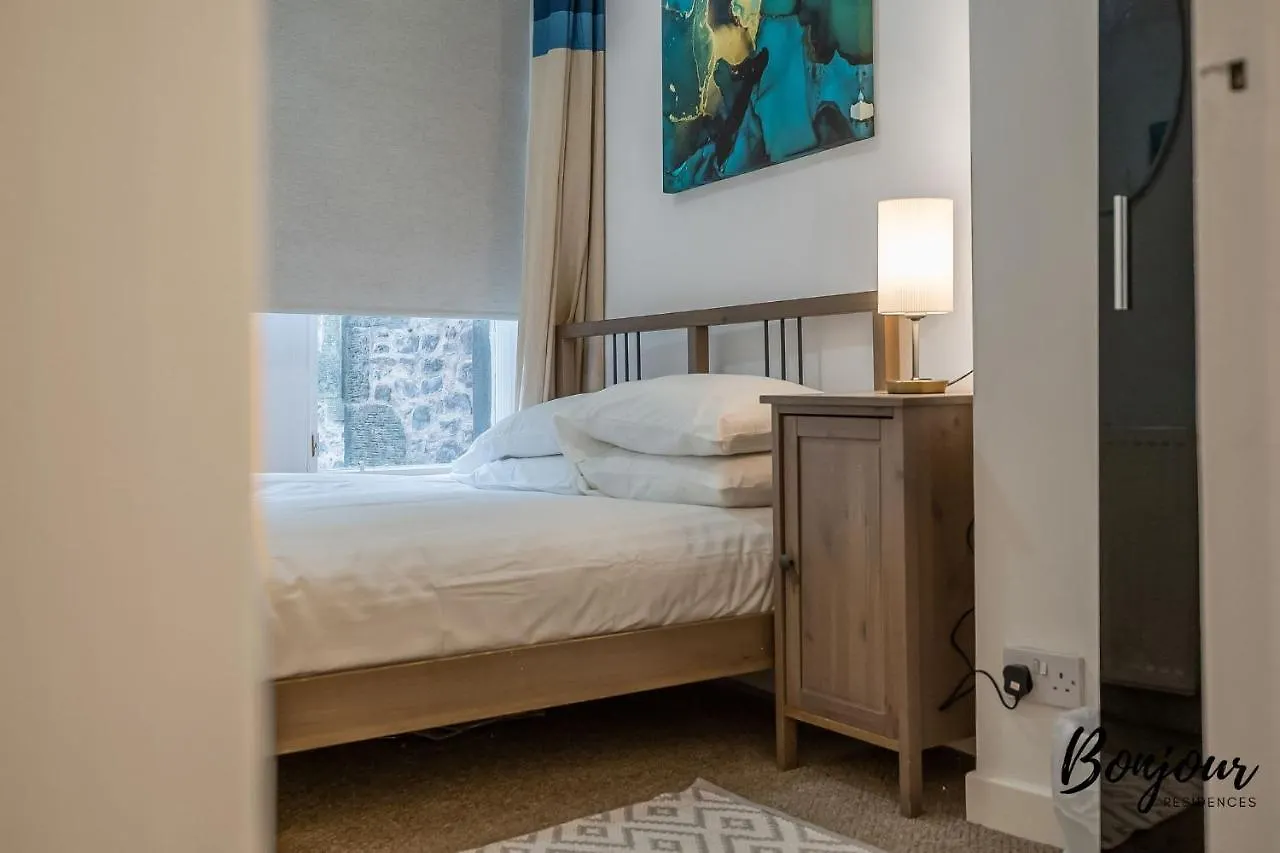 Cosy Grassmarket 2Br-1Ba - Newly Decorated! By Bonjour Residences Edinburgh 0*,