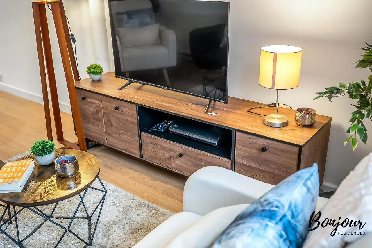 Cosy Grassmarket 2Br-1Ba - Newly Decorated! By Bonjour Residences Edinburgh 0*,  United Kingdom