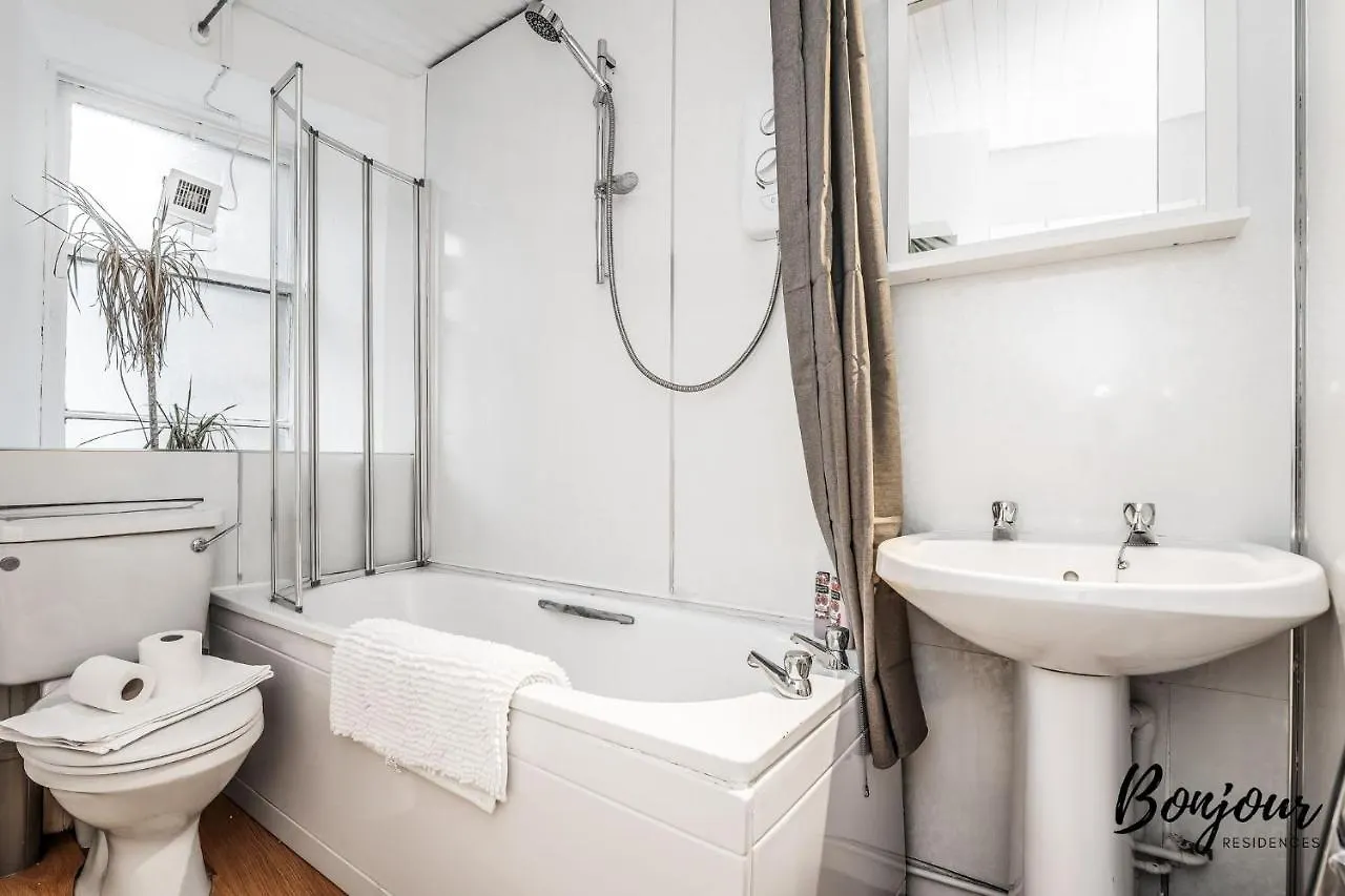 Cosy Grassmarket 2Br-1Ba - Newly Decorated! By Bonjour Residences Edinburgh Apartment