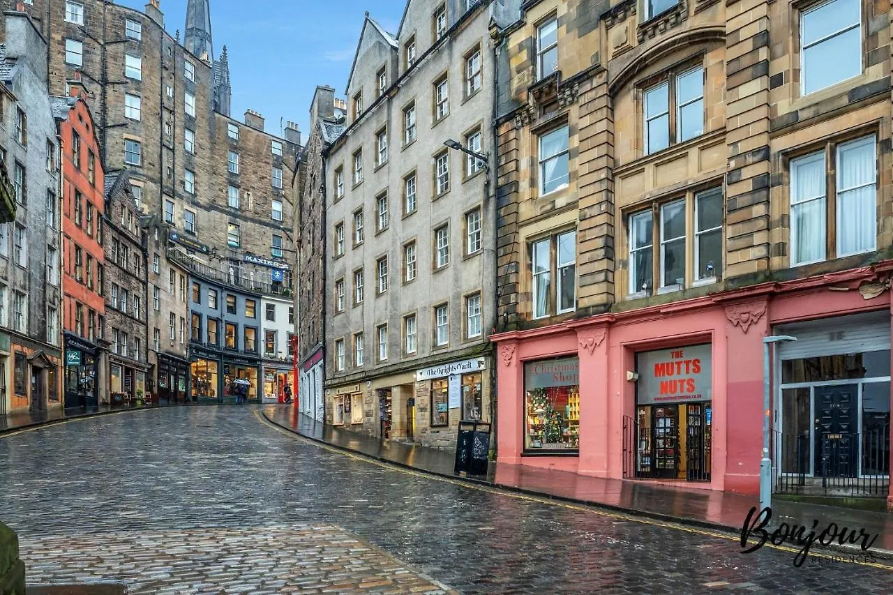 Cosy Grassmarket 2Br-1Ba - Newly Decorated! By Bonjour Residences Edinburgh