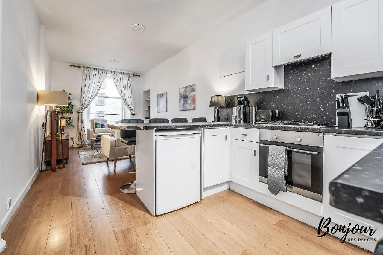Cosy Grassmarket 2Br-1Ba - Newly Decorated! By Bonjour Residences Edinburgh 0*,