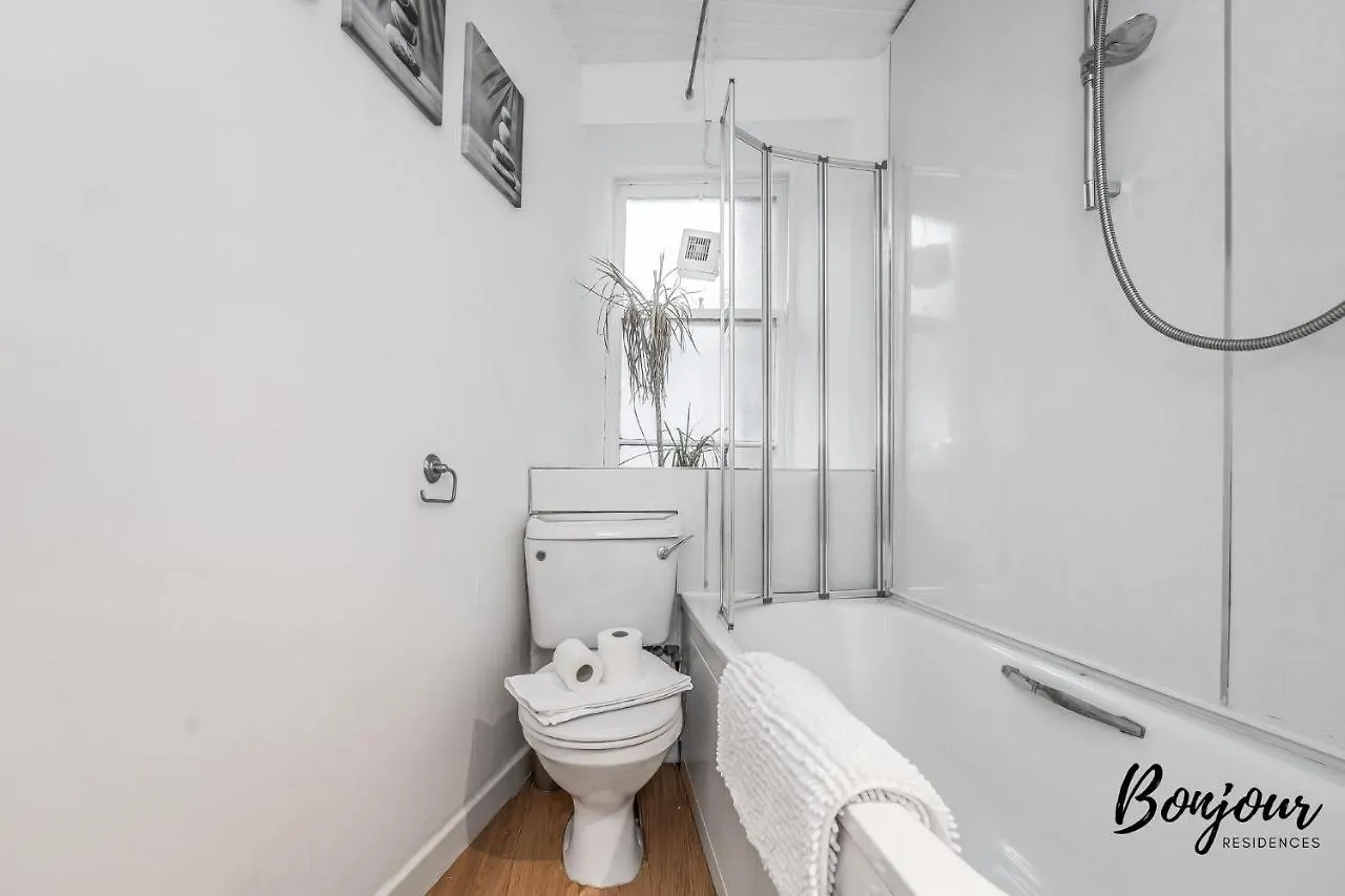 Cosy Grassmarket 2Br-1Ba - Newly Decorated! By Bonjour Residences Edinburgh 0*,