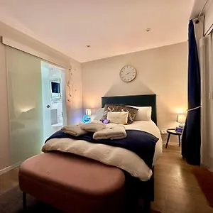  Homestay Tucktonia Retreat United Kingdom