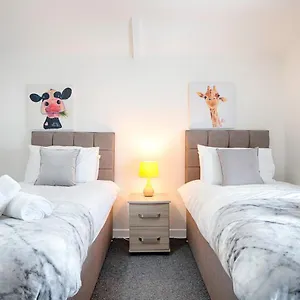  Holiday home Parking, Smart Tv'S In All Rooms, Central Location United Kingdom